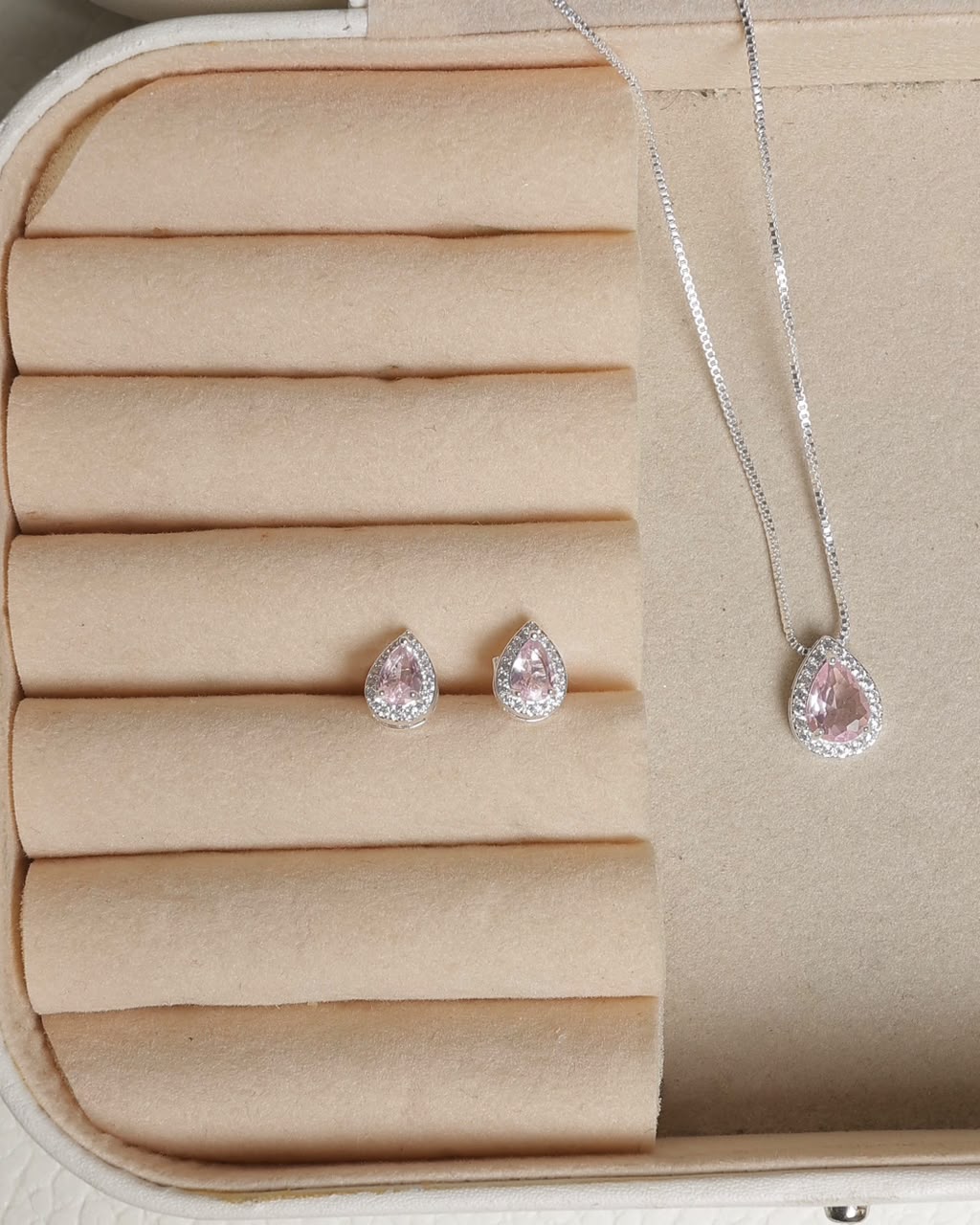 Conjunto Gota Rosa